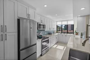 17 Bluebill Ave, Naples, FL 34108 - Photo 4