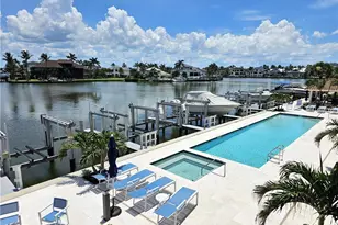 10620 Gulf Shore Dr, Naples, FL 34108 - Photo 26