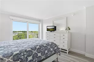 1300 Gulf Shore Blvd N, Naples, FL 34102 - Photo 14