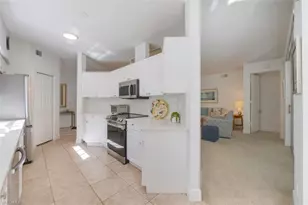 515 Laguna Royale Blvd, Naples, FL 34119 - Photo 10