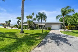4902 Seville Ct, Cape Coral, FL 33904 - Photo 4