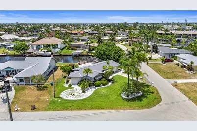 4902 Seville Ct, Cape Coral, FL 33904 - Photo 10