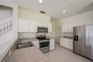 1088 Oxford Ln, Naples, FL 34105 - Photo 2