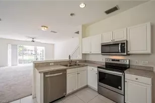 1088 Oxford Ln, Naples, FL 34105 - Photo 4