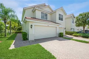 1088 Oxford Ln, Naples, FL 34105 - Photo 1