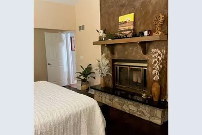 882 Bluebird St, Naples, FL 34104 - Photo 4