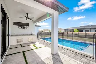 502 SW 25th Pl, Cape Coral, FL 33991 - Photo 6