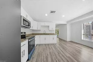 360 Desoto Blvd S, Naples, FL 34117 - Photo 4