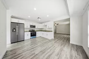 360 Desoto Blvd S, Naples, FL 34117 - Photo 6