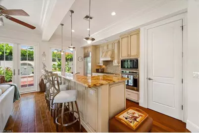 215 5th St S, Naples, FL 34102 - Photo 4