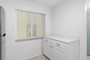 1001 Foxfire Ln, Naples, FL 34104 - Photo 4