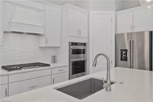 9815 Everglades Dr, Naples, FL 34120 - Photo 8