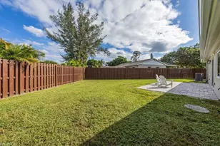 3560 Corana Way, Naples, FL 34105 - Photo 22