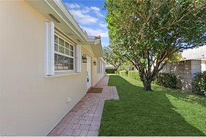 5785 Drummond Way, Naples, FL 34119 - Photo 18