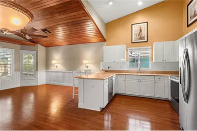 70 Fountain Cir, Naples, FL 34119 - Photo 8