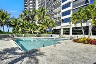 6825 Grenadier Blvd, Naples, FL 34108 - Photo 14