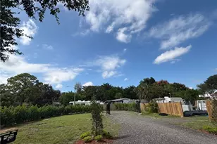 418 Cactus Cir, Lehigh Acres, FL 33936 - Photo 4