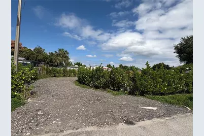 418 Cactus Cir, Lehigh Acres, FL 33936 - Photo 2