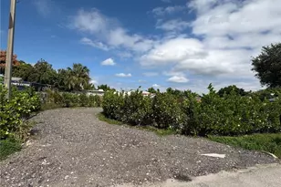 418 Cactus Cir, Lehigh Acres, FL 33936 - Photo 2