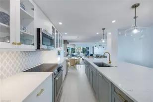 305 Park Shore Dr, Naples, FL 34103 - Photo 10