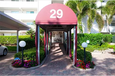 29 High Point Cir E #508, Naples, FL 34103 - Photo 4