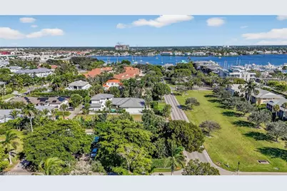 709 Broad Ave S, Naples, FL 34102 - Photo 2