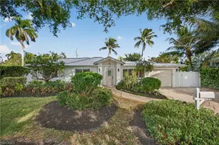 1135 7th St S, Naples, FL 34102 - Photo 6