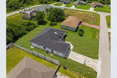 529 Kilgour Ave S, Lehigh Acres, FL 33974 - Photo 4