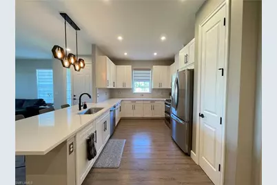 8021 Calle Canovas Ct, Naples, FL 34114 - Photo 4