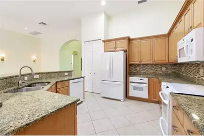 12910 Silverthorn Ct, Bonita Springs, FL 34135 - Photo 8