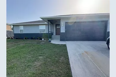 818 SW 8th Ct, Cape Coral, FL 33991 - Photo 1