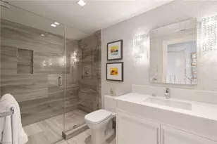 6897 Grenadier Blvd, Naples, FL 34108 - Photo 32