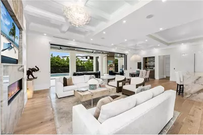 3190 Crayton Rd, Naples, FL 34103 - Photo 8