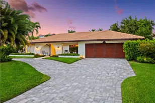 517 Parkwood Ln, Naples, FL 34103 - Photo 1