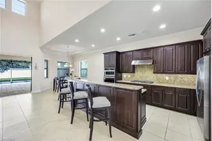 10101 Florence Cir, Naples, FL 34119 - Photo 8