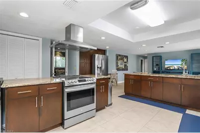 330 Country Club Dr, Naples, FL 34110 - Photo 12