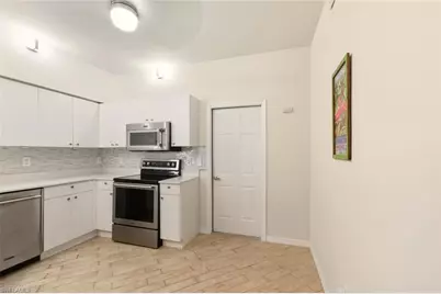 636 Windsor Sq #102, Naples, FL 34104 - Photo 8