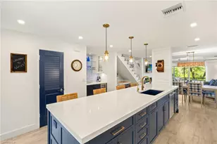 1060 6th St S, Naples, FL 34102 - Photo 10