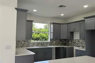 718 Chattman St E, Lehigh Acres, FL 33974 - Photo 10