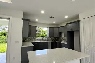 718 Chattman St E, Lehigh Acres, FL 33974 - Photo 6