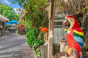 2555 9th St N, Naples, FL 34103 - Photo 8