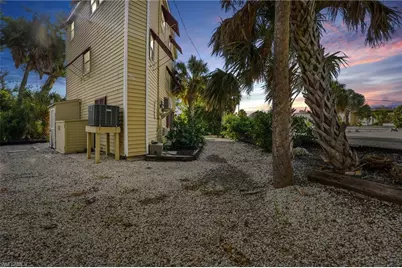 5431 Oak Ridge Ave, Fort Myers Beach, FL 33931 - Photo 24