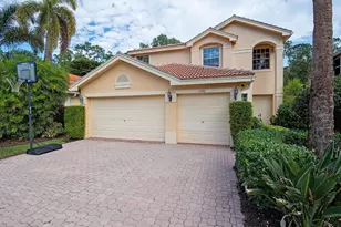 2346 Butterfly Palm Dr, Naples, FL 34119 - Photo 2