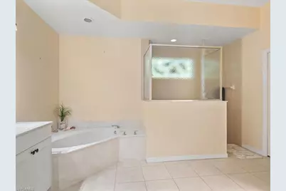 1309 Briarwood Ct, Naples, FL 34104 - Photo 20