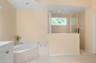 1309 Briarwood Ct, Naples, FL 34104 - Photo 20
