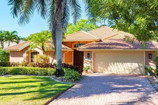 1309 Briarwood Ct, Naples, FL 34104 - Photo 2