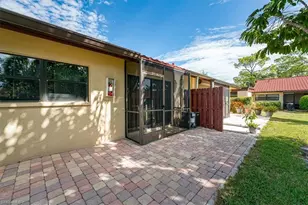 2009 Pine Isle Ln, Naples, FL 34112 - Photo 4