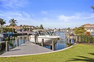 299 Mermaids Bight, Naples, FL 34103 - Photo 2