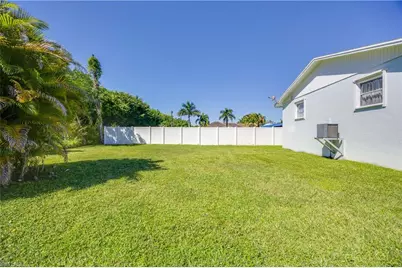 111 7th St, Naples, FL 34113 - Photo 26