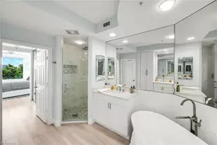 425 Cove Tower Dr, Naples, FL 34110 - Photo 20